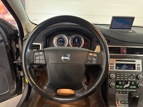 Volvo V70 13 of 24