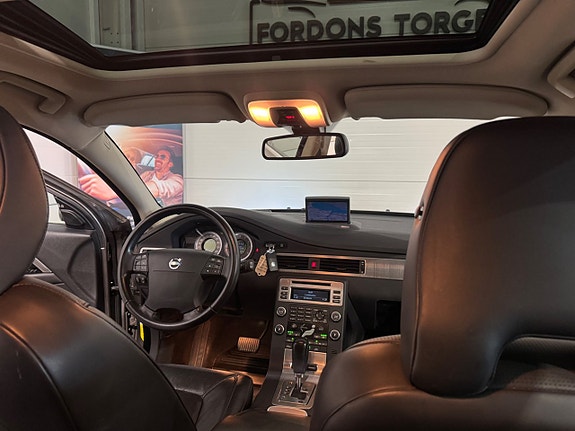 Volvo V70 11 of 24