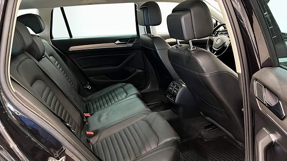 Volkswagen Passat 5 of 22