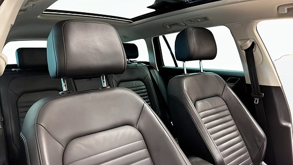 Volkswagen Passat 22 of 22