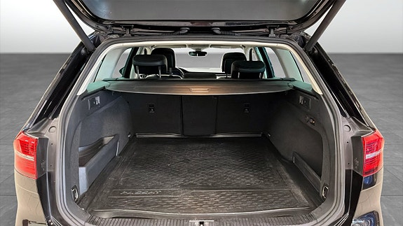 Volkswagen Passat 10 of 22