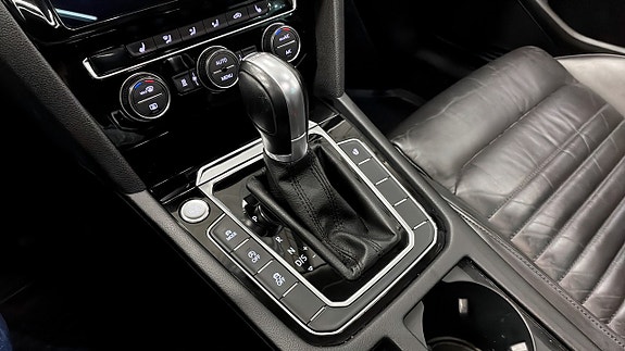 Volkswagen Passat 16 of 22
