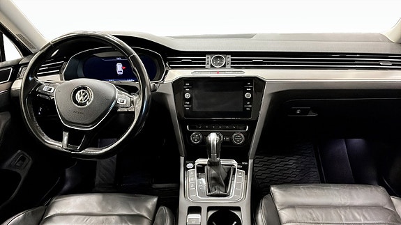 Volkswagen Passat 4 of 22