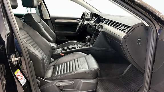 Volkswagen Passat 3 of 22