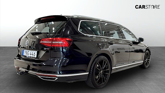 Volkswagen Passat 2 of 22