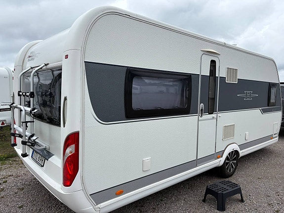 HOBBY 560 CFE DE LUXE. Dubbelsäng/Förtält/Tältmatta.2015 2 of 12