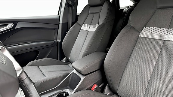 Audi Q4 e-tron 9 of 18
