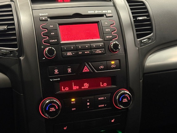 Kia Sorento 15 of 24