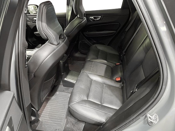 Volvo XC60 14 of 26