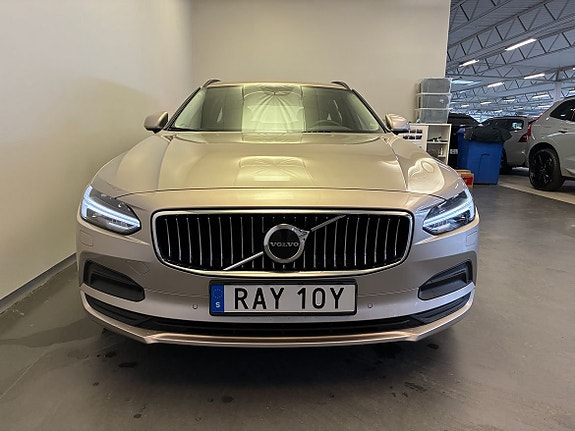 Volvo V90 2 of 19
