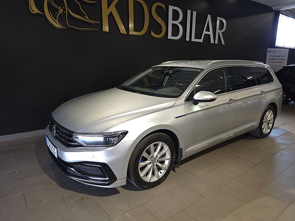 Volkswagen Passat 2 of 14