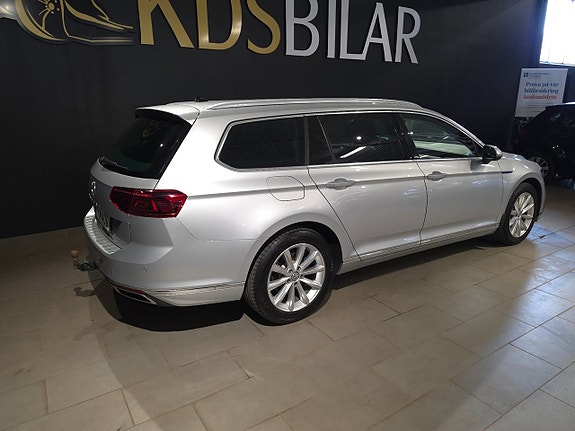 Volkswagen Passat 5 of 14