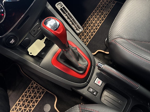 Renault Clio 12 of 15