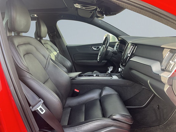 Volvo XC60 10 of 27