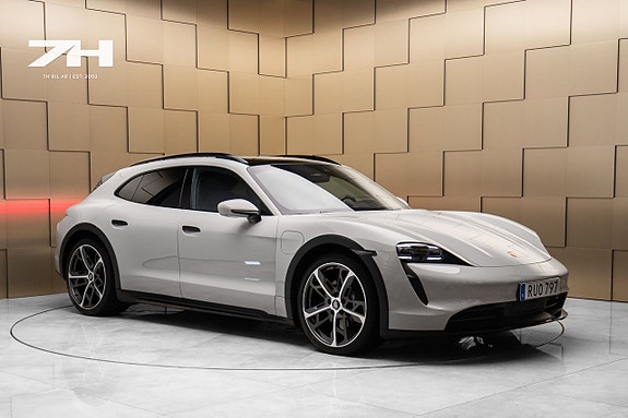 Porsche Taycan Cross Turismo 7 of 25
