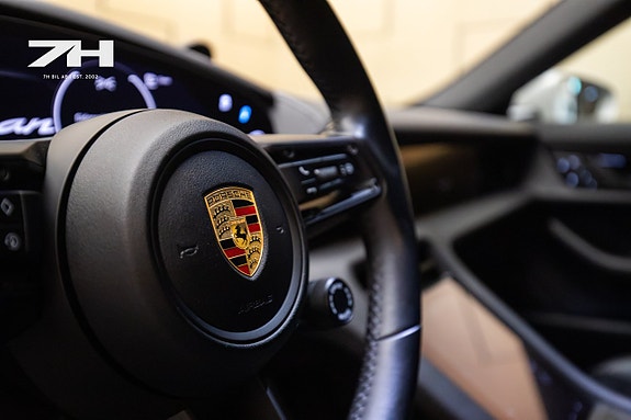 Porsche Taycan Cross Turismo 10 of 25