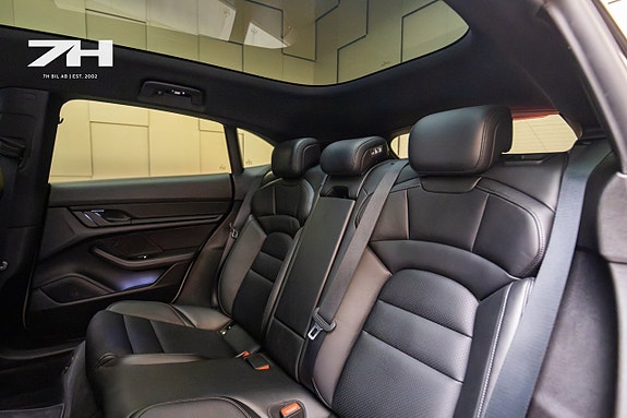 Porsche Taycan Cross Turismo 20 of 25