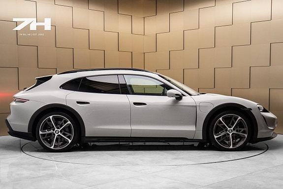 Porsche Taycan Cross Turismo 6 of 25