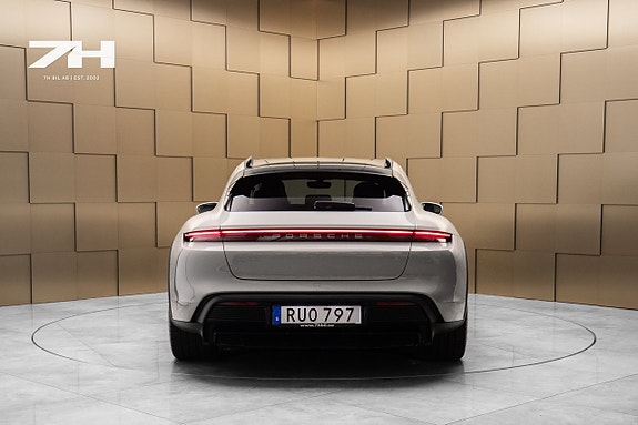 Porsche Taycan Cross Turismo 4 of 25