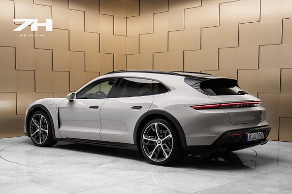 Porsche Taycan Cross Turismo 3 of 25