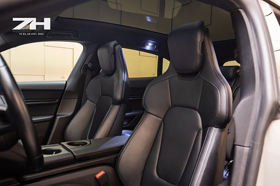Porsche Taycan Cross Turismo 17 of 25