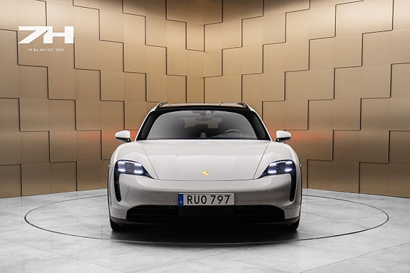 Porsche Taycan Cross Turismo 8 of 25