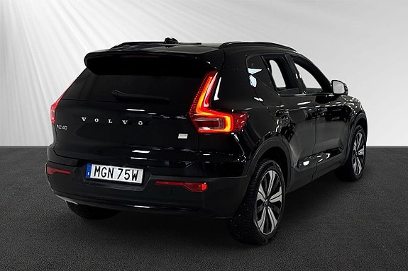 Volvo XC40 3 of 8