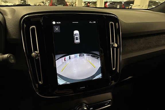 Volvo XC40 7 of 8