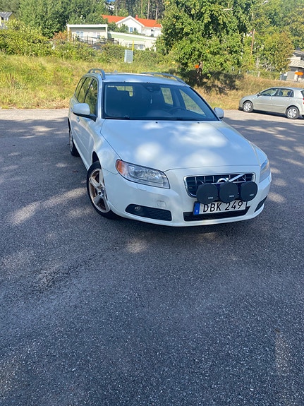 Volvo V70 3 of 10