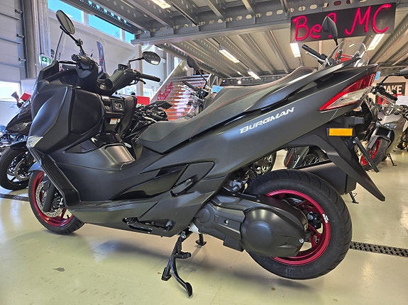 Suzuki AN400 BURGMAN ABS 2 of 3