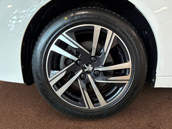 Peugeot 208 9 of 19