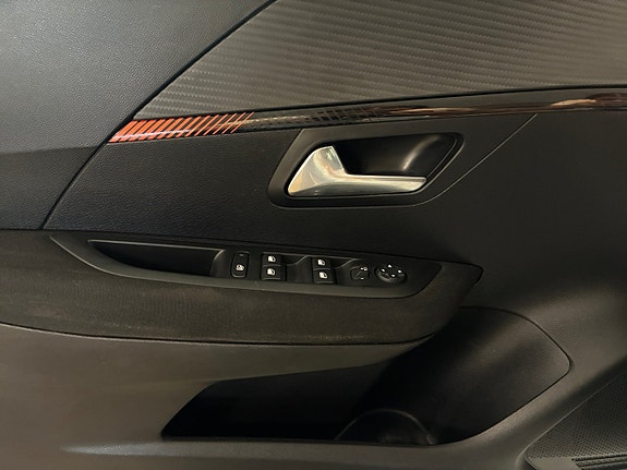 Peugeot 208 11 of 19