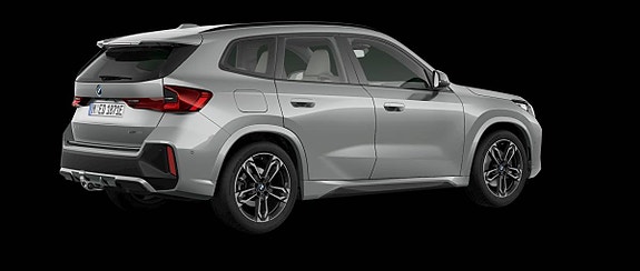 BMW iX1 3 of 5
