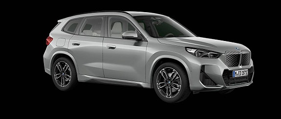 BMW iX1 2 of 5