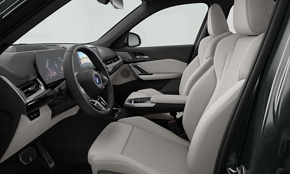 BMW iX1 4 of 5