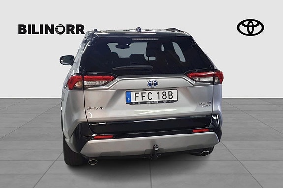 Toyota RAV4 4 of 11