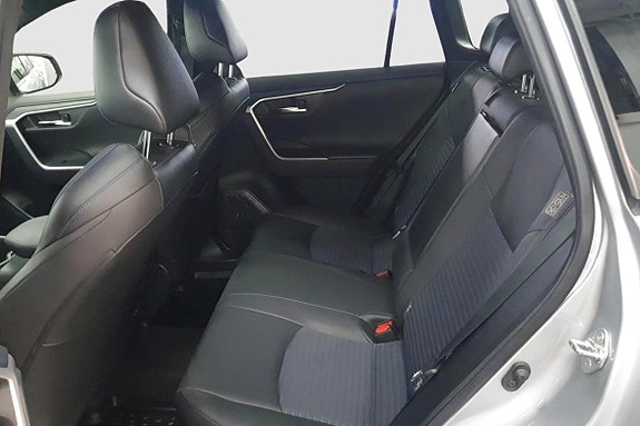 Toyota RAV4 8 of 11
