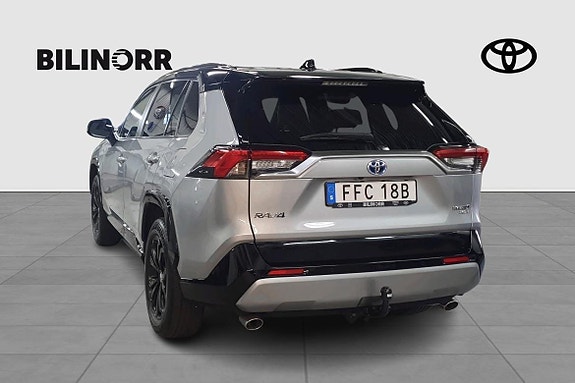 Toyota RAV4 2 of 11