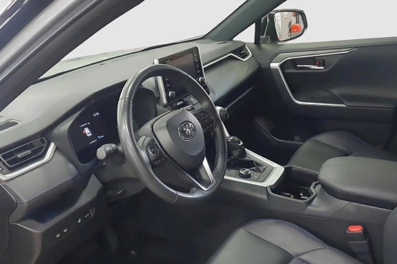 Toyota RAV4 7 of 11