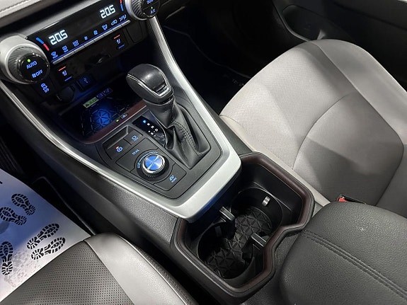 Toyota RAV4 18 of 24