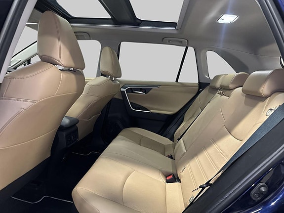 Toyota RAV4 11 of 24