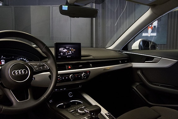 Audi A4 12 of 16