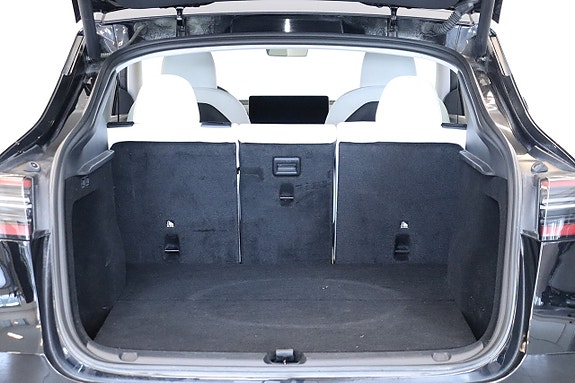 Tesla Model Y 12 of 13