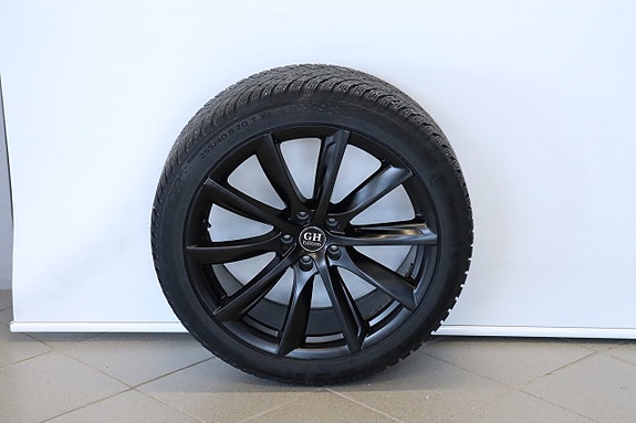 Tesla Model Y 13 of 13