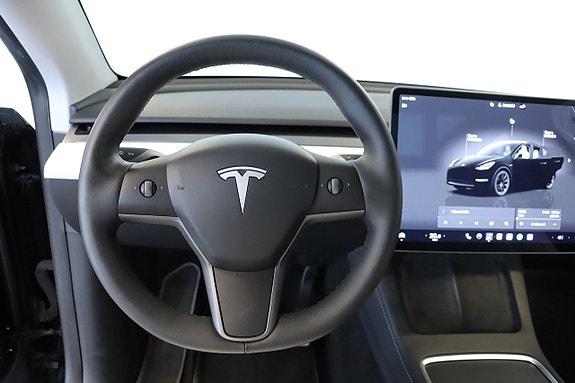 Tesla Model Y 8 of 13