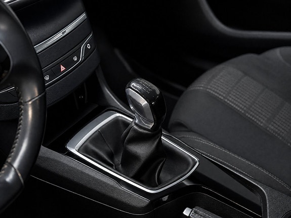 Peugeot 308 SW 13 of 17