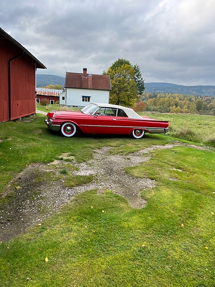 Ford Galaxie 2 of 7