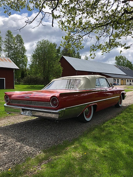 Ford Galaxie 3 of 7