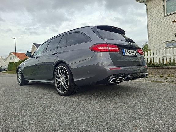 Mercedes-Benz E63 4 of 7