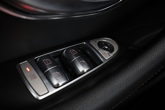 Mercedes-Benz E200 30 of 30